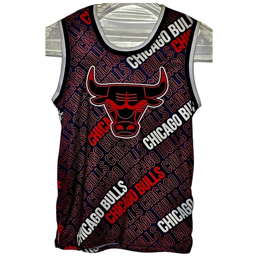 Chicago‎ Bulls Jersey All Over Spell Out Front Bull Patch NBA Sz S Back Logo